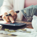 Kierownik przelicza możliwości finansowe
